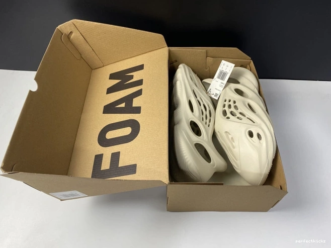 Sand FY4567 Yeezy Adidas Foam RNNR 0806